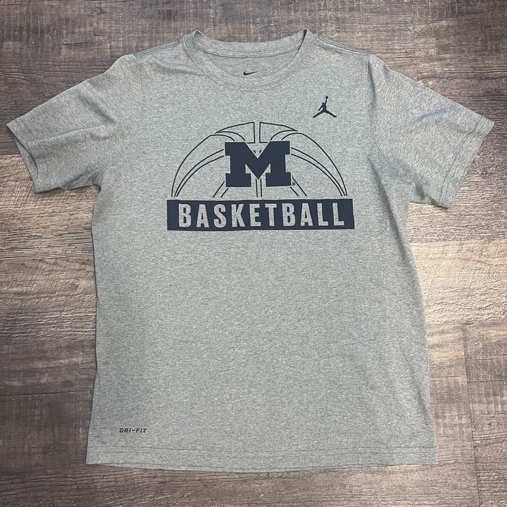 Nike Dri-FIT Athletic Tee in Gray